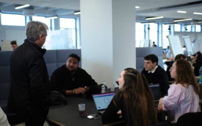 Groupe d'étudiants lors d'un hackathon