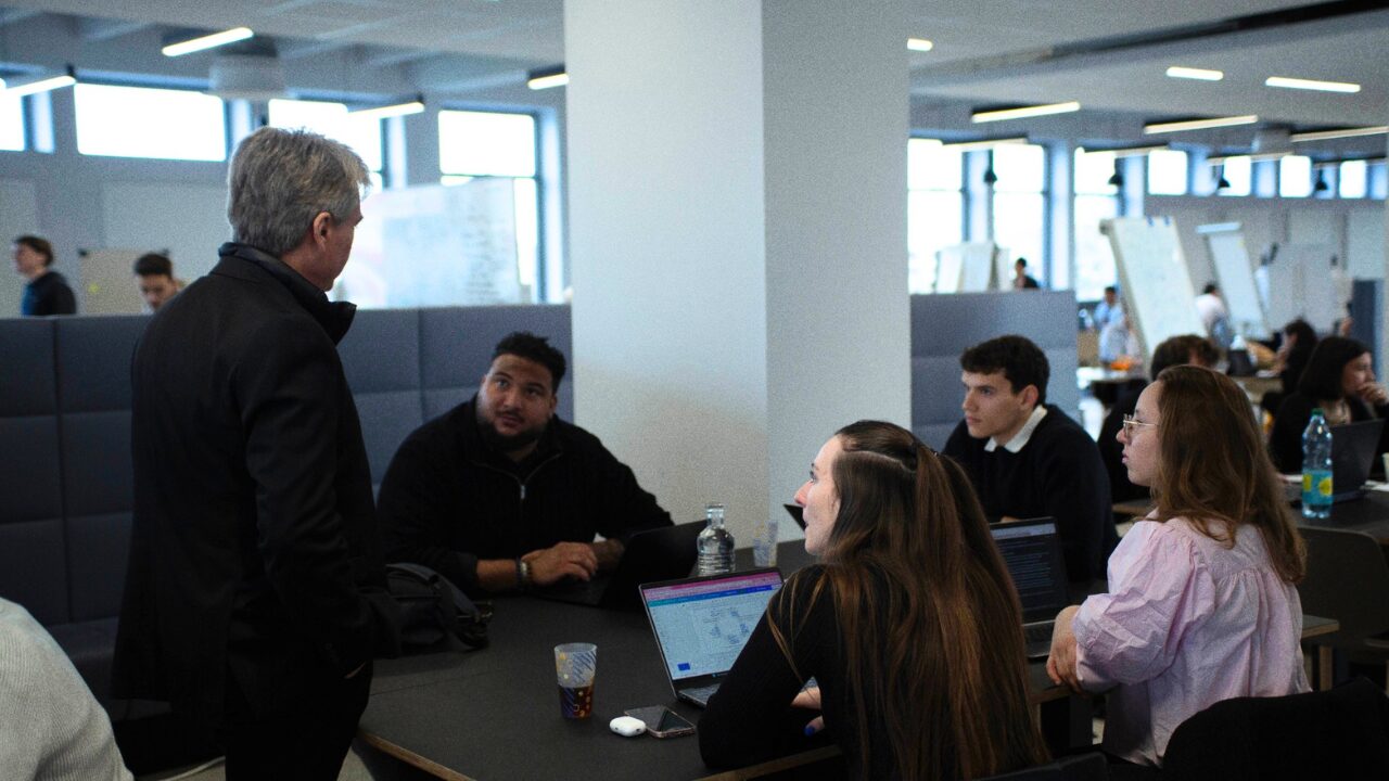 Groupe d'étudiants lors d'un hackathon